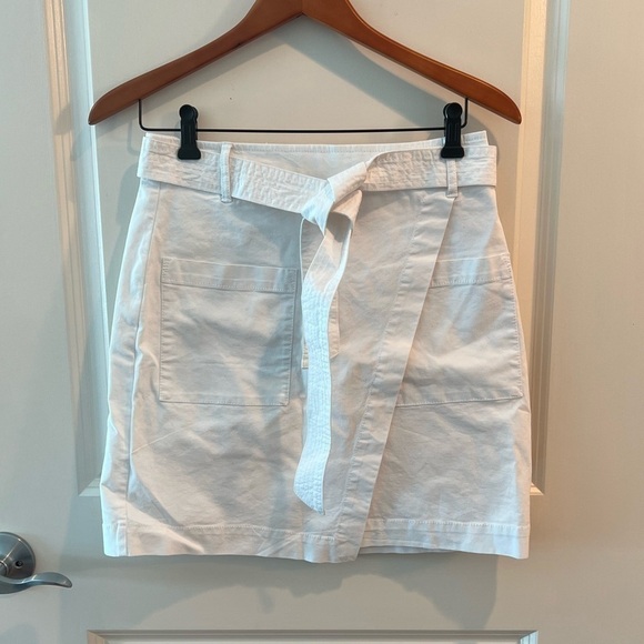 Ann Taylor Belted Skirt NWT 
Size:2 - Picture 1 of 11